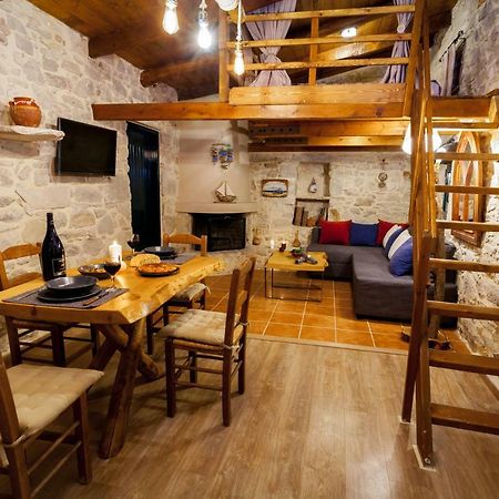 Aristidis'S Plouti Moires Guest House Exterior photo