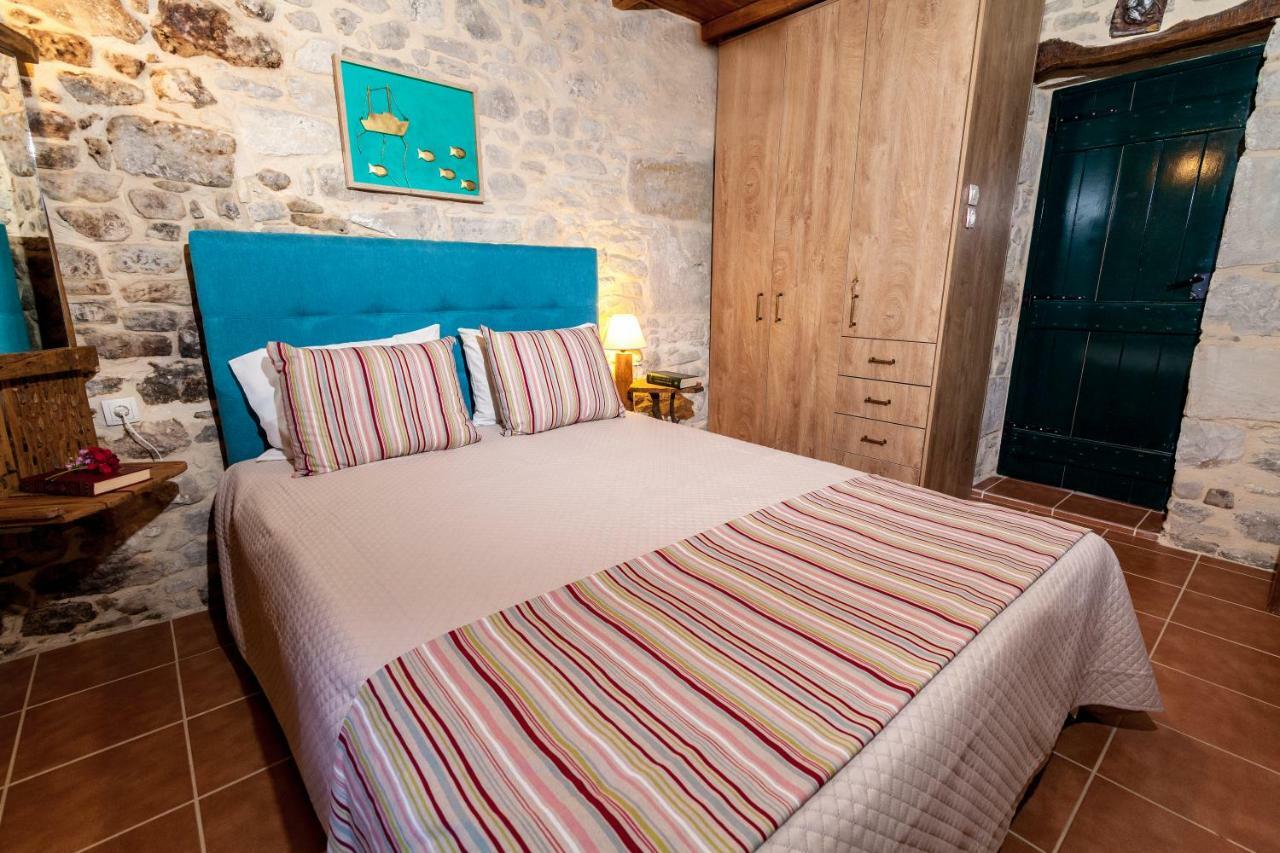 Aristidis'S Plouti Moires Guest House Exterior photo