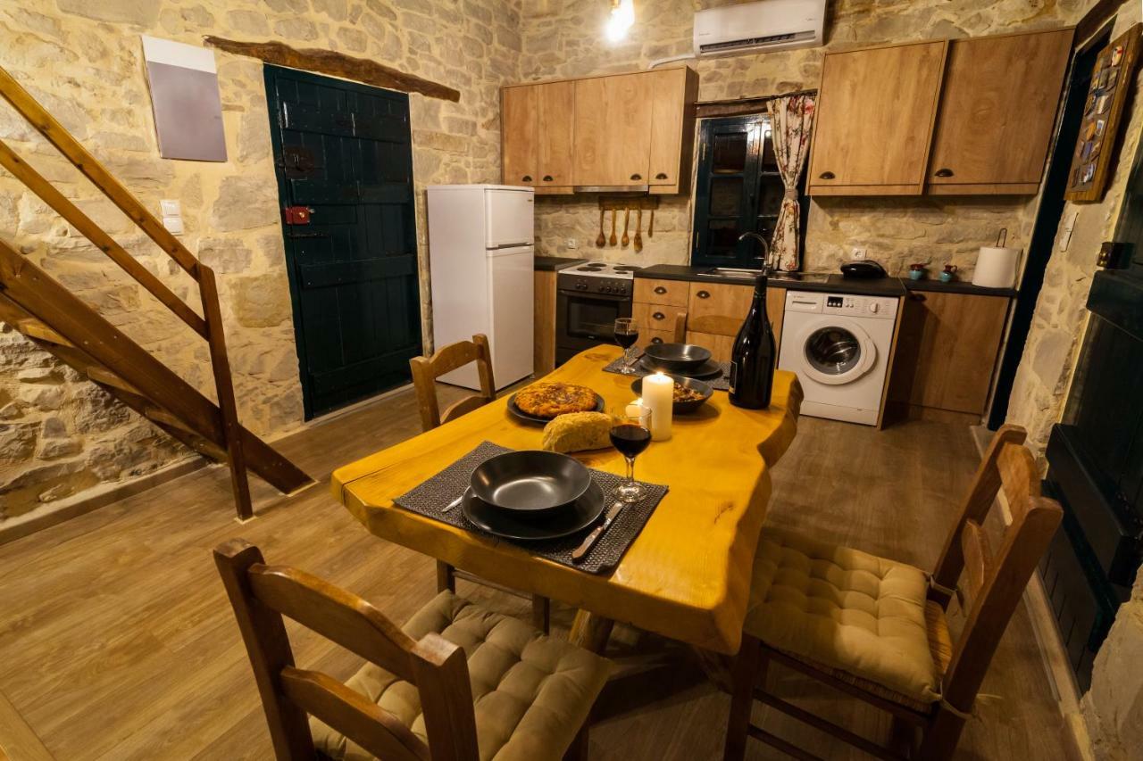 Aristidis'S Plouti Moires Guest House Exterior photo
